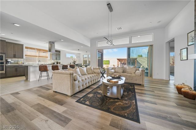 9783 Evergreen Pine Street, Las Vegas, NV 89166