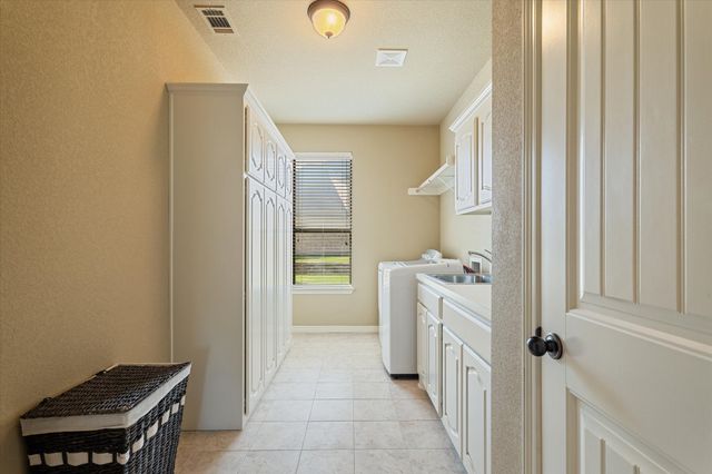 319 Fountain Creek Court, Ovilla, TX 75154