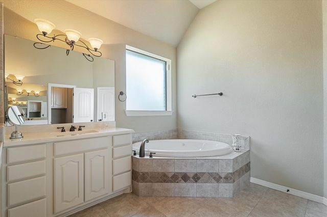 319 Fountain Creek Court, Ovilla, TX 75154