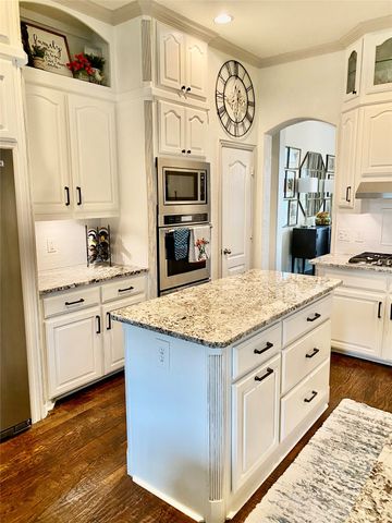 819 Shady Meadow Drive, Lewisville, TX 75077