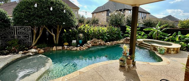 819 Shady Meadow Drive, Lewisville, TX 75077