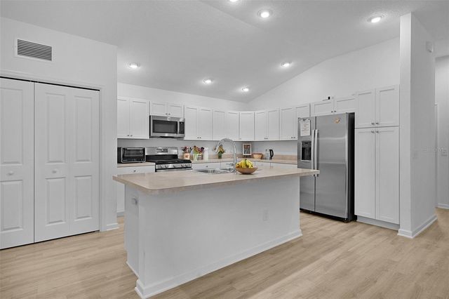 842 SPRING AVENUE, The Villages, FL 34762