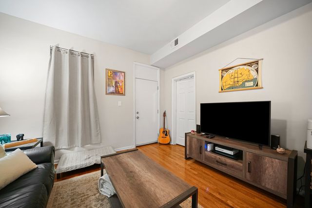 3340 S CARPENTER Street 2F, Chicago, IL 60608