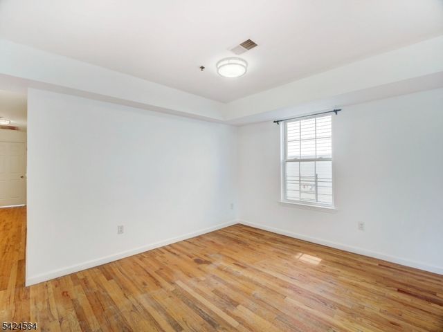 54 Bragaw Ave 3, Newark City, NJ 07112