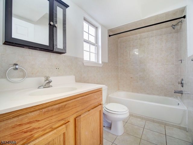 54 Bragaw Ave 3, Newark City, NJ 07112