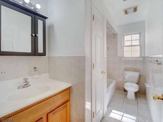 54 Bragaw Ave 3, Newark City, NJ 07112