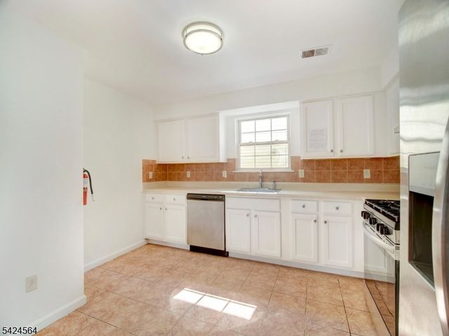 54 Bragaw Ave 3, Newark City, NJ 07112