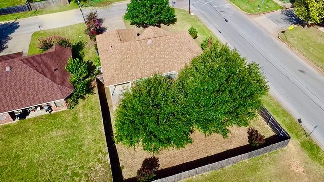 1401 Spanish Oak Drive, Granbury, TX 76048