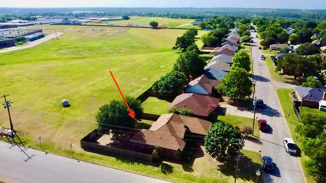1401 Spanish Oak Drive, Granbury, TX 76048