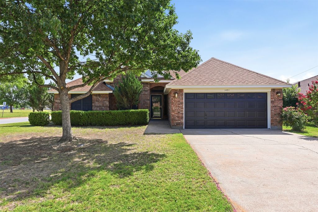 1401 Spanish Oak Drive, Granbury, TX 76048