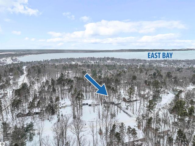 4281 Baywood Drive, Traverse City, MI 49686