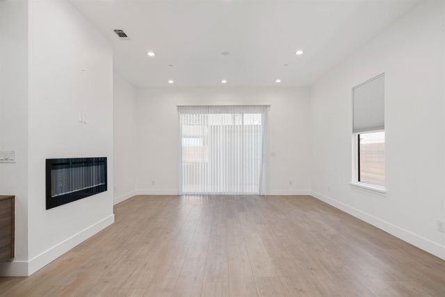 1429 W St, Sacramento, CA 95818
