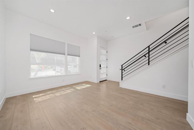 1429 W St, Sacramento, CA 95818