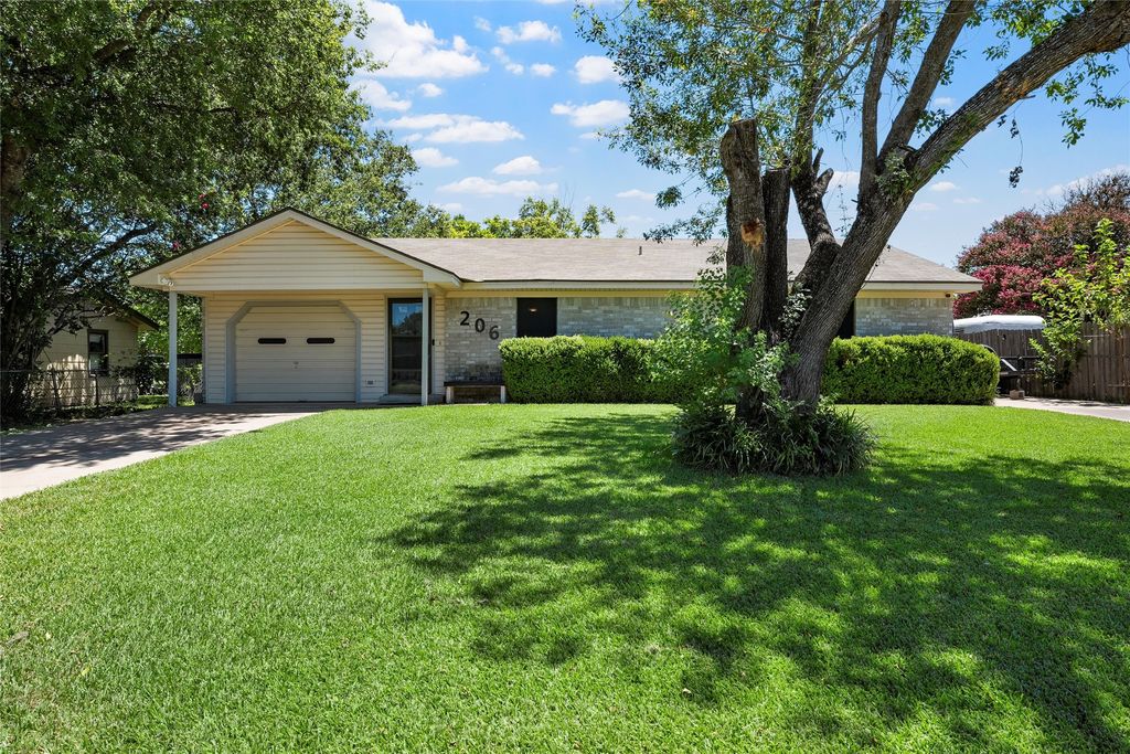 206 W Foster Drive, Robinson, TX 76706