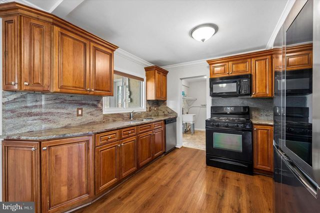 2154 SPROUL RD, Broomall, PA 19008