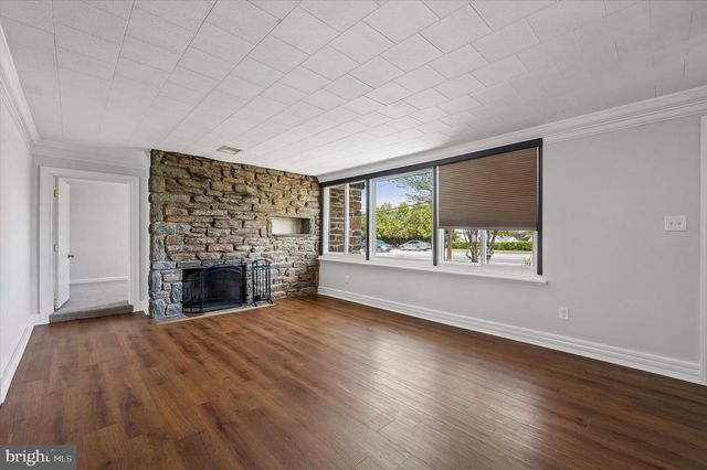 2154 SPROUL RD, Broomall, PA 19008