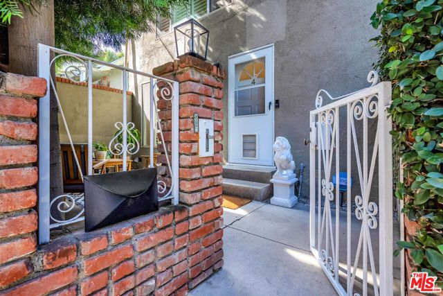 14238 Dickens Street 4, Sherman Oaks, CA 91423