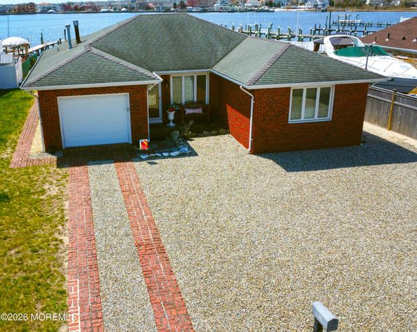 149 Pinewood Road, Toms River, NJ 08753