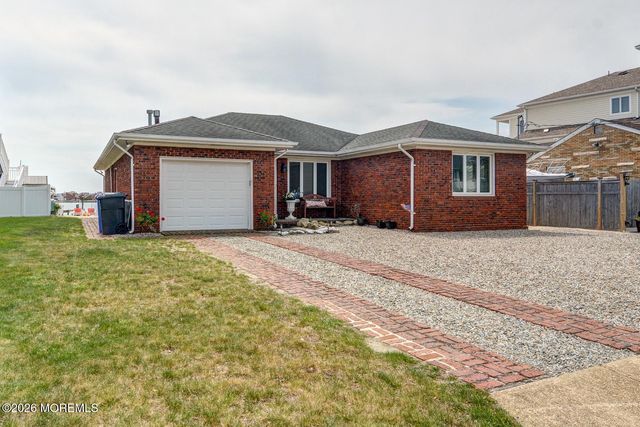 149 Pinewood Road, Toms River, NJ 08753