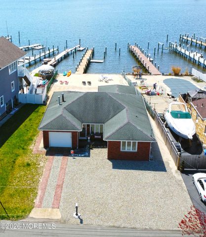 149 Pinewood Road, Toms River, NJ 08753