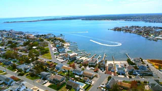 149 Pinewood Road, Toms River, NJ 08753