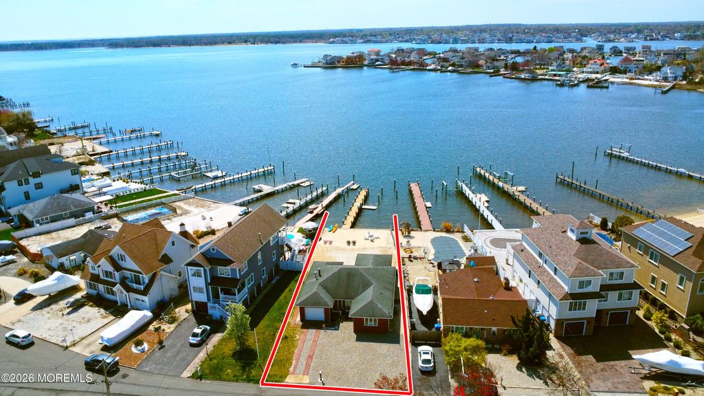 149 Pinewood Road, Toms River, NJ 08753