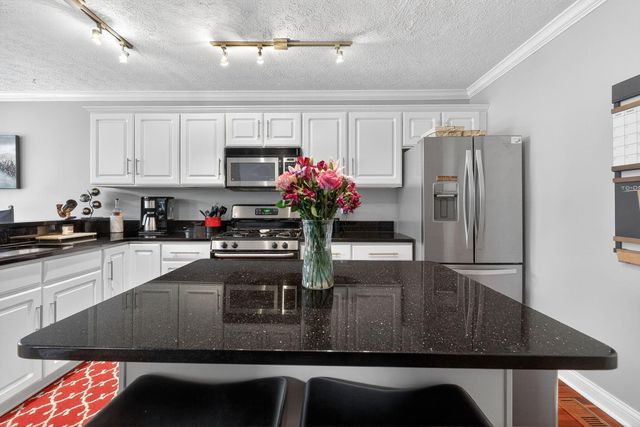 3395 Eastwoodlands Trail, Hilliard, OH 43026