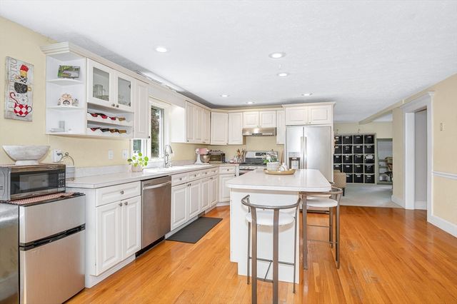 3 Indian Fern Dr, Nashua, NH 03062