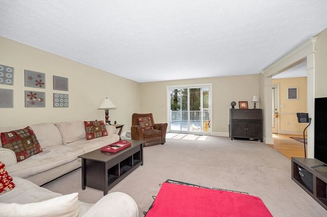 3 Indian Fern Dr, Nashua, NH 03062