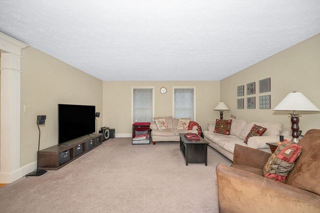 3 Indian Fern Dr, Nashua, NH 03062