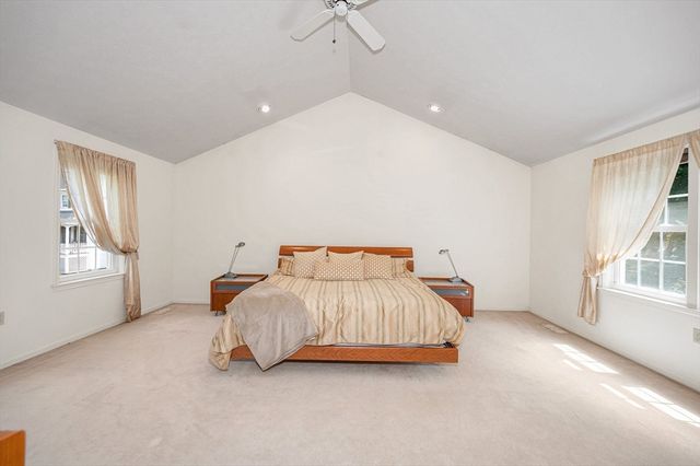 3 Indian Fern Dr, Nashua, NH 03062
