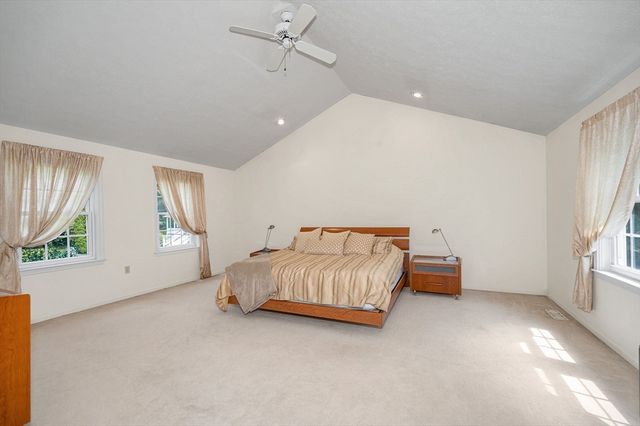 3 Indian Fern Dr, Nashua, NH 03062