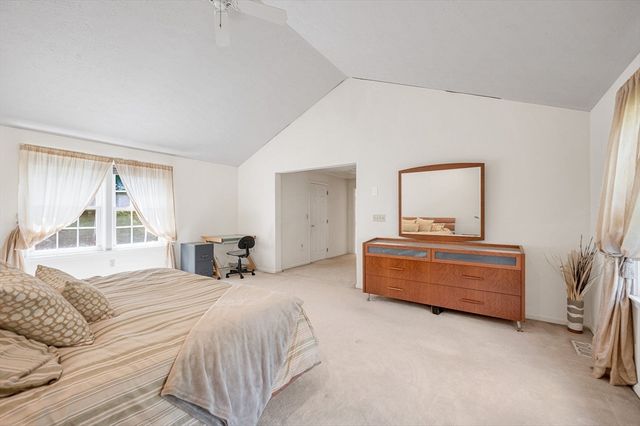 3 Indian Fern Dr, Nashua, NH 03062