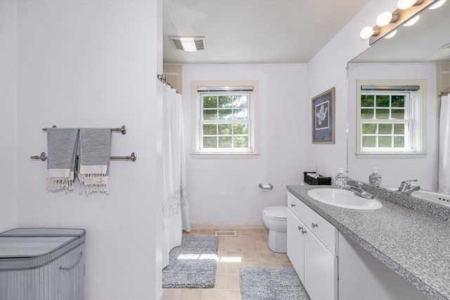 3 Indian Fern Dr, Nashua, NH 03062