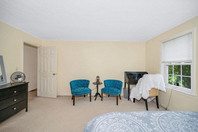 3 Indian Fern Dr, Nashua, NH 03062