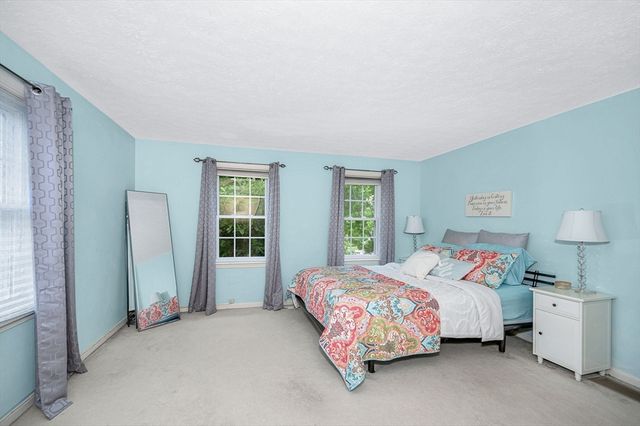 3 Indian Fern Dr, Nashua, NH 03062