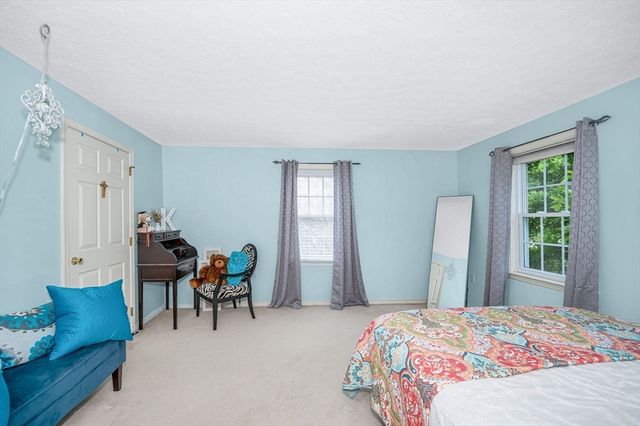 3 Indian Fern Dr, Nashua, NH 03062