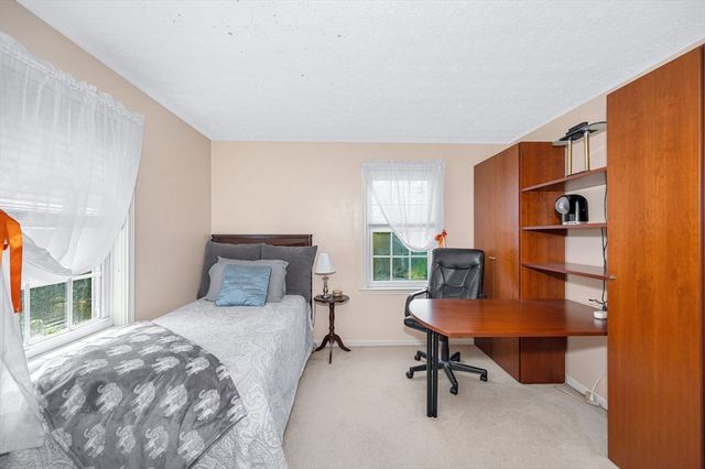 3 Indian Fern Dr, Nashua, NH 03062