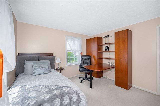 3 Indian Fern Dr, Nashua, NH 03062