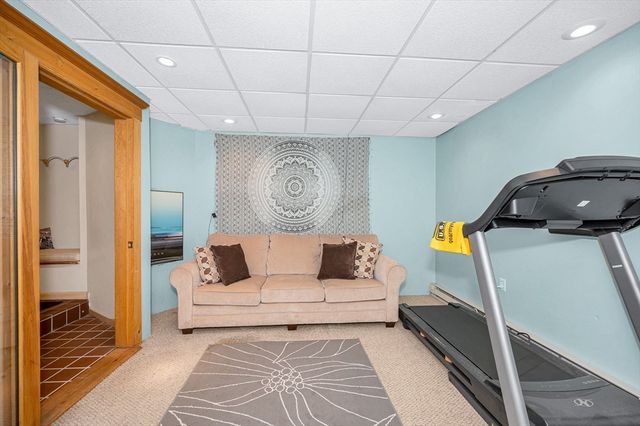 3 Indian Fern Dr, Nashua, NH 03062