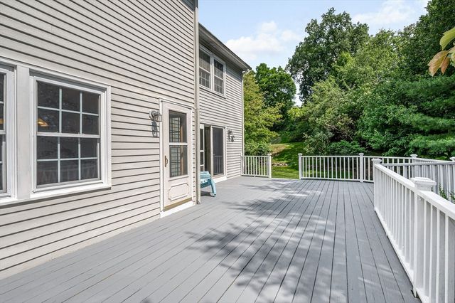 3 Indian Fern Dr, Nashua, NH 03062