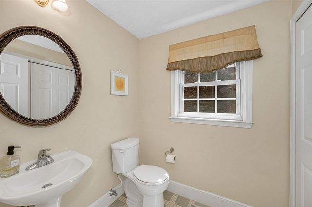 3 Indian Fern Dr, Nashua, NH 03062
