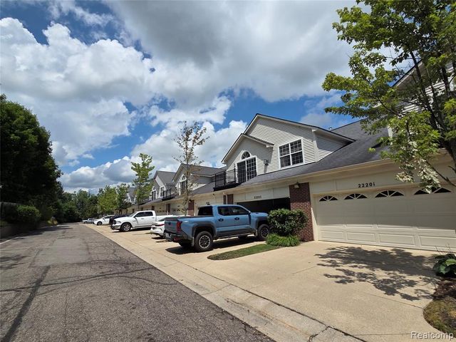 22202 Alexa Drive, Walled Lake, MI 48390