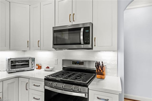 2261 Cambridge Oaks Drive, High Point, NC 27262