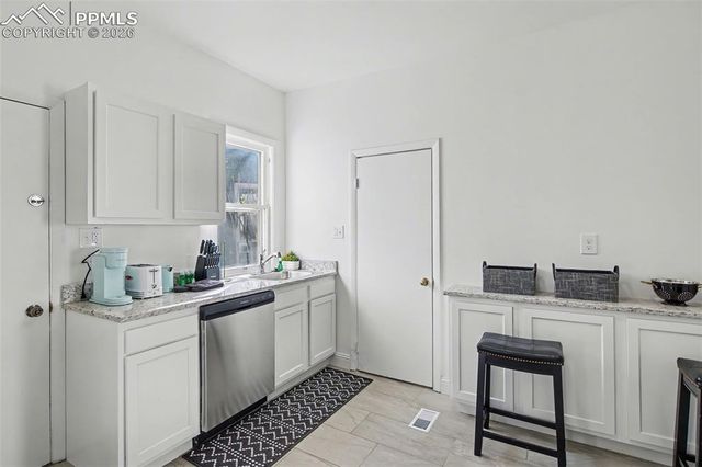 808 E Monument Street, Colorado Springs, CO 80903