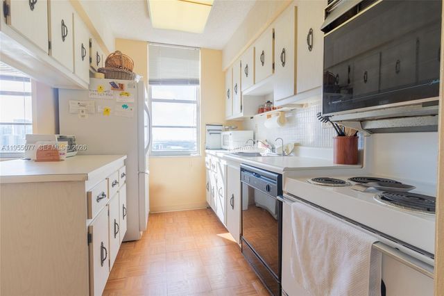 301 174th St 1912, Sunny Isles Beach, FL 33160