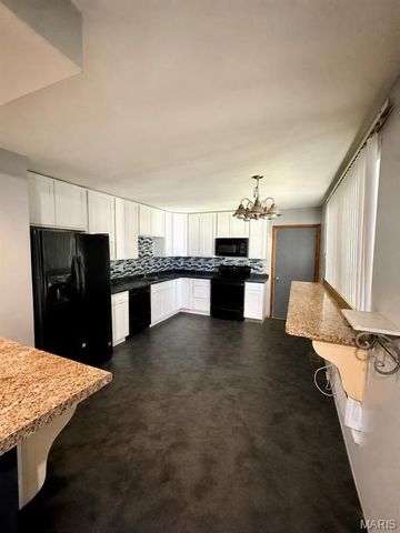 2350 Palm Drive, Florissant, MO 63031