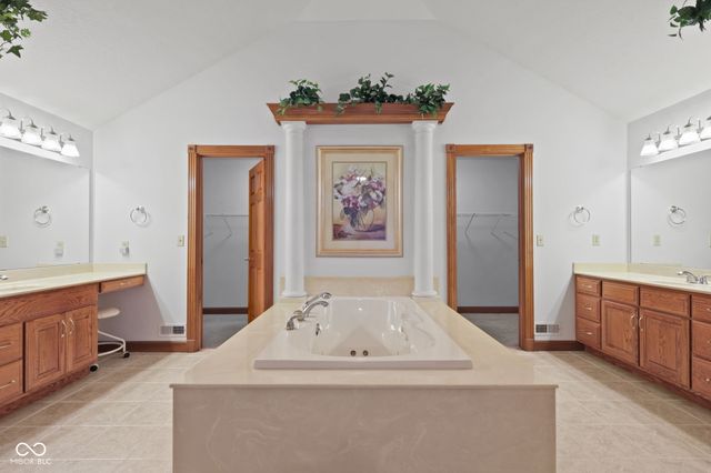 6485 W 100 S, Shelbyville, IN 46176