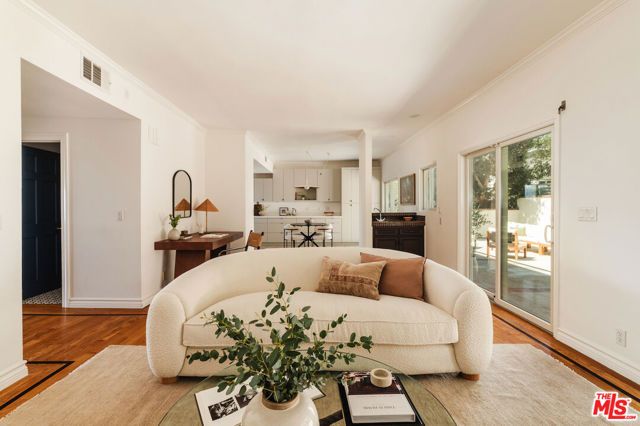 3823 Franklin Avenue, Los Angeles, CA 90027