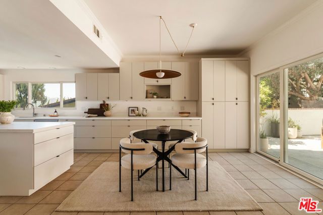 3823 Franklin Avenue, Los Angeles, CA 90027